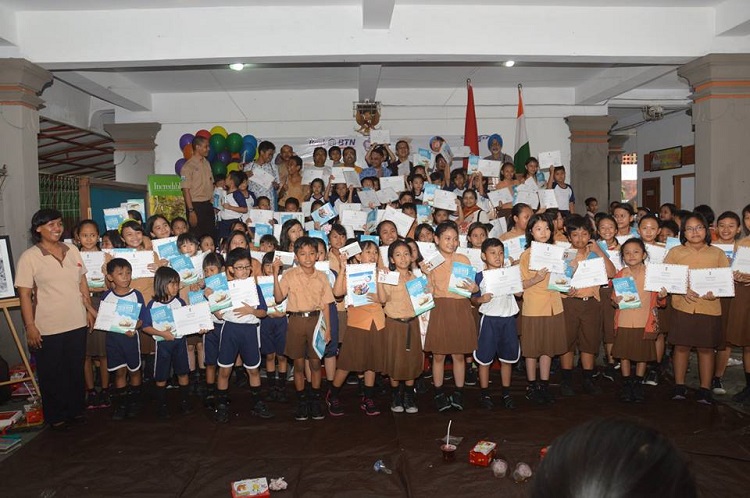 Foto;Consulate India Bali.  Anak-anak SDK 2 Santo Yosep foto bersama setlah lomba menggambar dan mewarnai