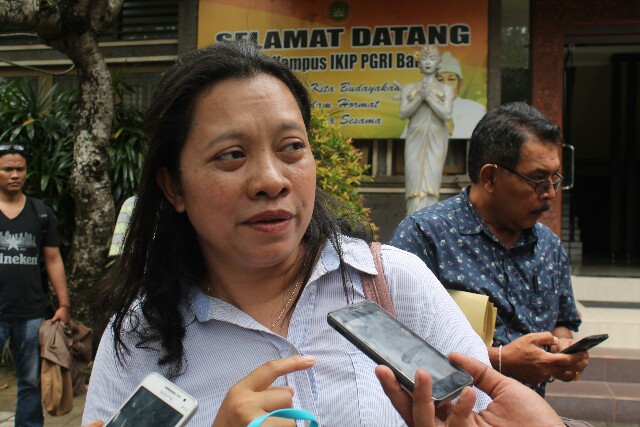 Dr. Amanda Pasca Rini, S.Psi.,M.Psi., dari Untag Surabaya memberi keterangan kepada awak media, setelah selesai sosialisasi, foto; alt