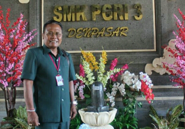  Kepala SMK PGRI 3 Denpasar, I Nengah Madiadnyana