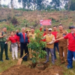 DKLH Provinsi Bali Dukung Kuat Inisiatif Rehabilitasi Hutan dan Lahan (RHL) serta Penyerahan Bibit Produktif di Tabanan