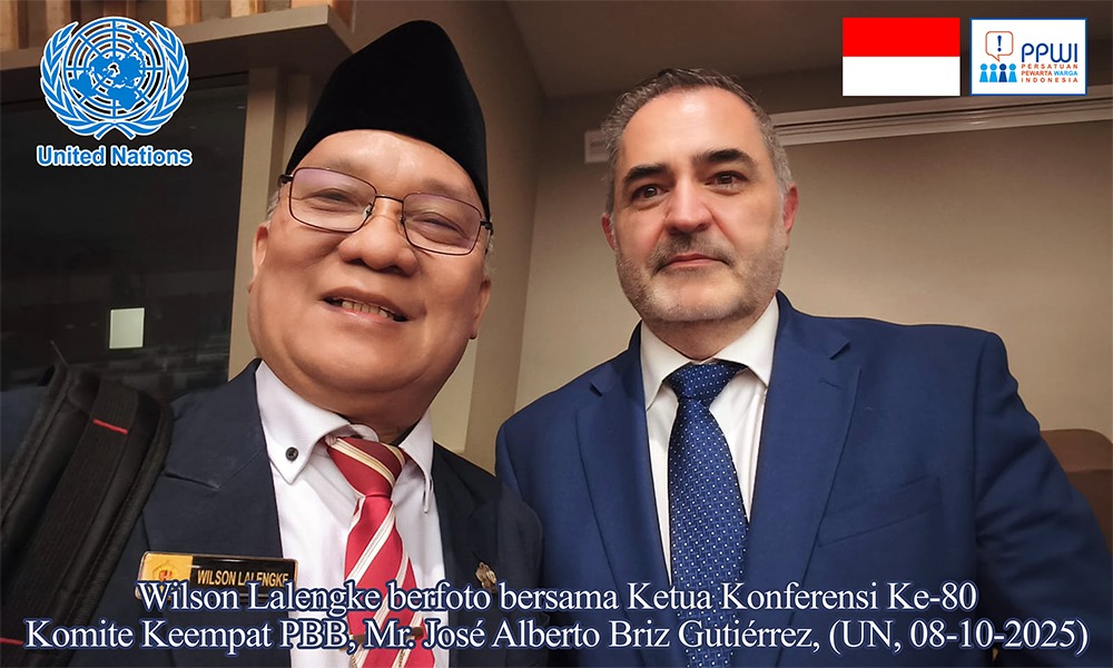 Wilson Lalengke berfoto bersama Ketua Konferensi Ke-80 Komite Keempat PBB, Mr. José Alberto Briz Gutiérrez usai konferensi. 