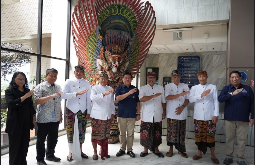 Penglingsir Puri Bali Kunjungi PTDI, dari Bali Utara Untuk Nusantara Bersama Dirgantara