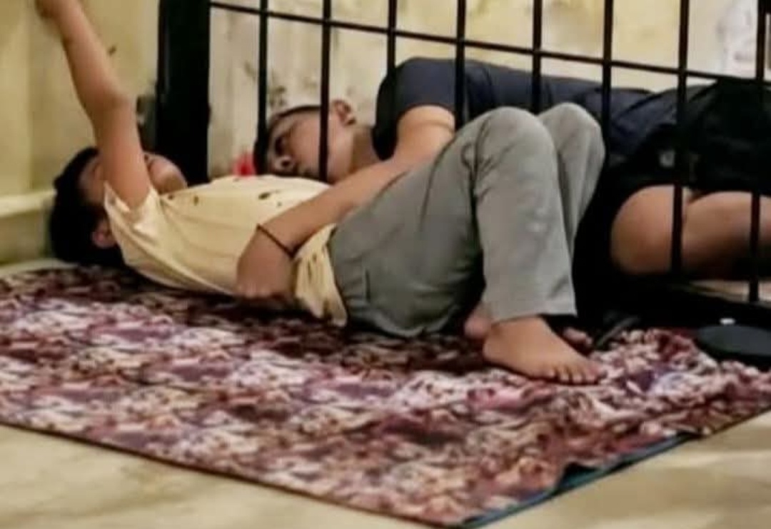 “Buka Saja Pintunya…”: Kisah Haru Polisi Izinkan Anak Peluk Ayah di Balik Jeruji