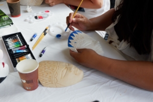 Mask Painting di FOX Jimbaran Beach Bali, Aktivitas Kreatif yang Menghadirkan Sentuhan Budaya