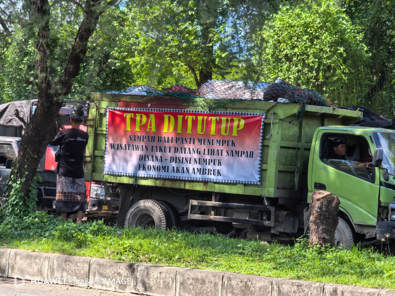 Buzzer Menyala, Sampah Menggunung! Bali Ribut, Rakyat Bingung