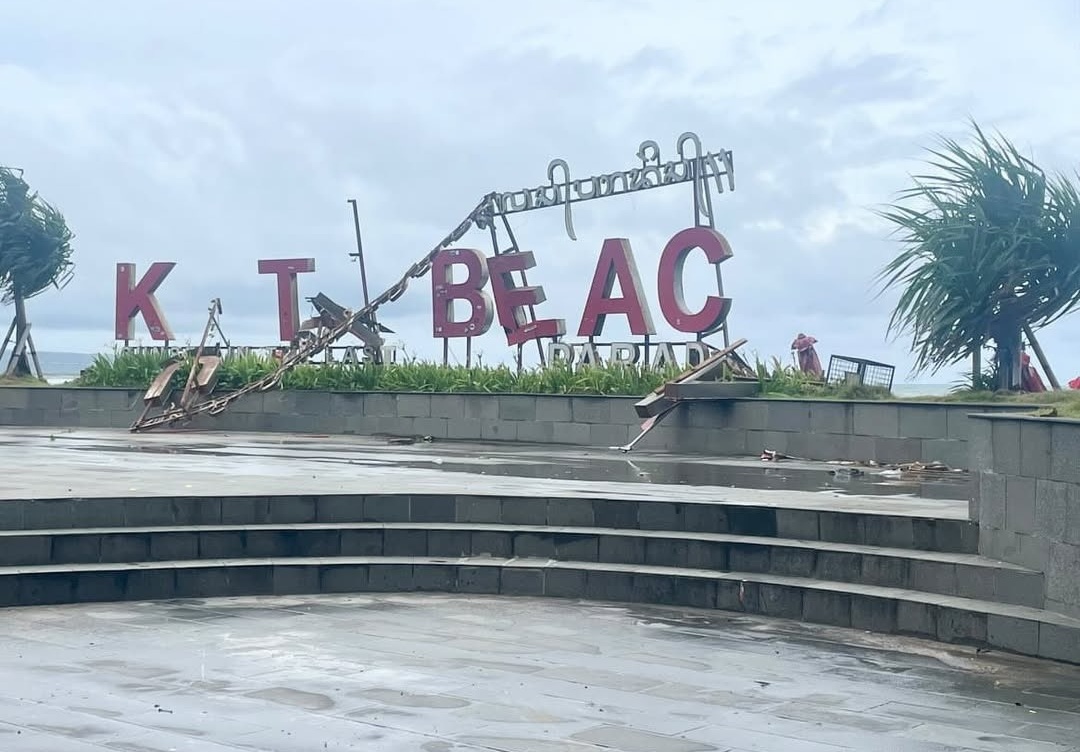 Badai Hantam Pantai Kuta, Cuaca Ekstrem Ancam Aktivitas Wisata Bali