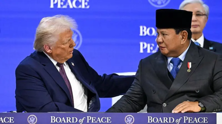 Prabowo Teken Piagam Board of Peace di Davos, Komitmen Global Dipuji, Kritik Anggaran dan Legitimasi Menguat