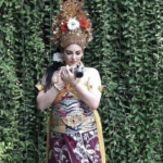 Putri Kerajaan Arab Saudi Tampil Anggun dengan Busana Adat Bali saat Liburan di Pulau Dewata