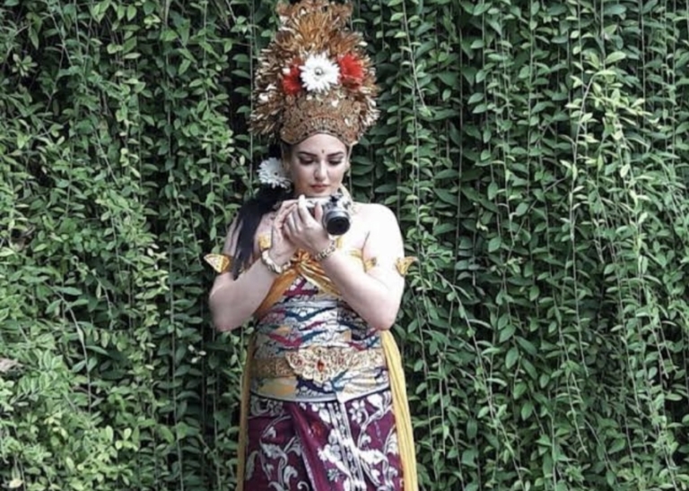Putri Kerajaan Arab Saudi Tampil Anggun dengan Busana Adat Bali saat Liburan di Pulau Dewata