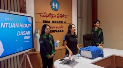 Mahasiswa FKIK Universitas Warmadewa Latih Siswa SMAN 4 Denpasar Kuasai Bantuan Hidup Dasar