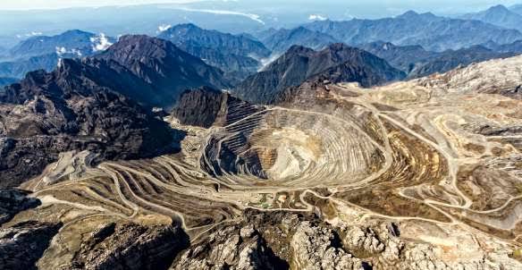 Papua dan Emas yang Tak Pernah Ramah pada Pemiliknya