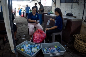 BTID Serahkan 10 Teba Modern ke Pasar Desa Adat Serangan, Perkuat Pengelolaan Sampah Berbasis Komunitas