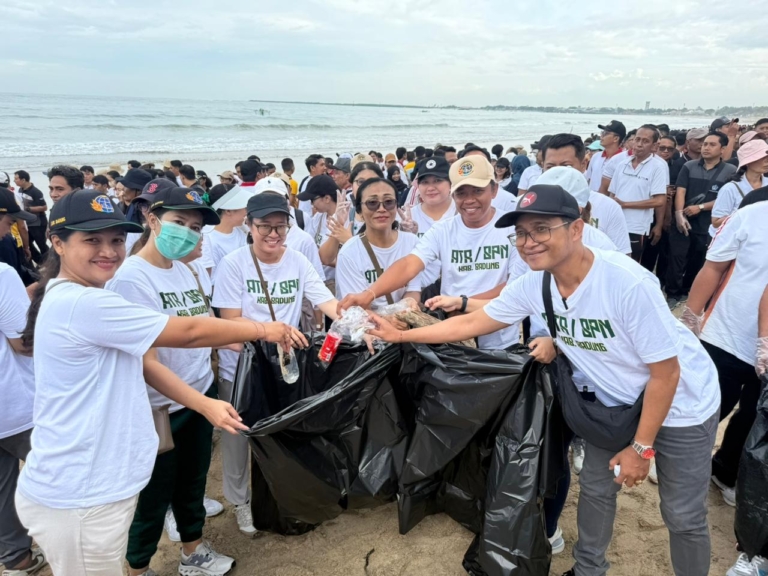 Bertajuk Gerakan Indonesia Asri, Kantah Badung Gandeng Menteri Lingkungan Hidup Gelar Aksi Bersih Lingkungan