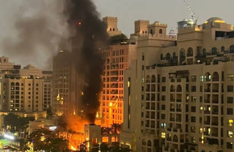 Rudal Hantam Kawasan Palm Jumeirah, Hotel Mewah di Dubai Terbakar di Tengah Eskalasi Iran–AS