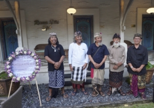 Tutur Ayu, Jejak Pengabdian Tiga Guru Seni dalam Pameran di Santrian Gallery