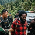 Evakuasi Dramatis di Yahukimo, TNI Selamatkan Puluhan Guru dan Nakes Usai Serangan OPM