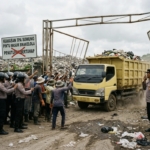 Portal Dijebol, Ketegangan di TPA Suwung Memuncak, Polisi Turun Tangan