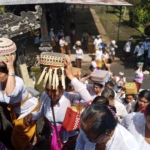 Semangat Kartini, PKK Banjar Kemenuh Kangin Gelar Tirtayatra ke Tiga Pura di Bali Barat