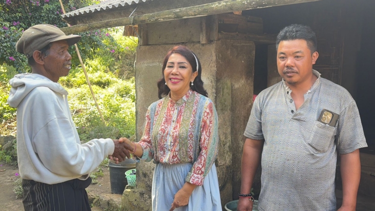 Berkunjung ke Desa Belandingan Kintamani, Tutik Kusuma Wardhani Ajak Masyarakat Terapkan Pola Hidup Sehat