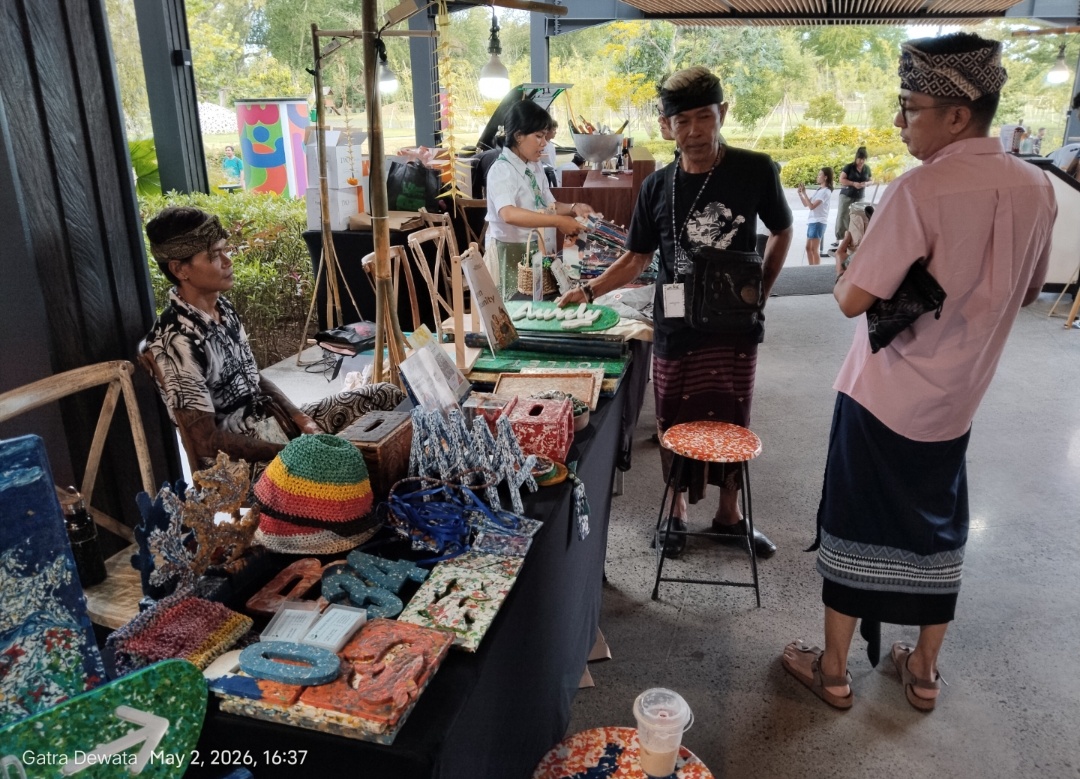 Ternyata! Stand Workshop Island Bazzar Kura Kura Bali Ada Kerajinan Ubah Sampah Plastik Jadi Barang Serbaguna