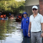 Satpol PP Bali dan Komunitas Lingkungan Bersihkan Sampah Plastik di Mangrove Batu Lumbang