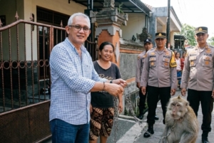Dari Ruang Paripurna ke Evakuasi Monyet Lepas, Kresna Budi Buktikan Pengabdian Tak Kenal Situasi