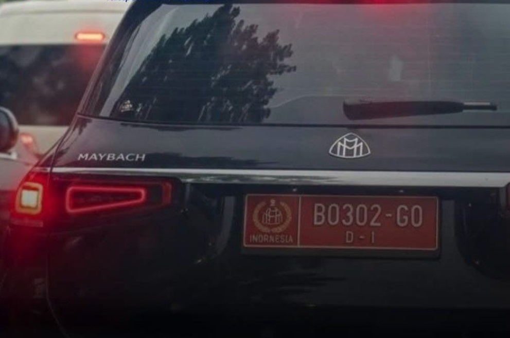 Bawahan Prabowo Pakai Mercedes-Maybach GLS 600 Berpelat Merah, Publik Soroti Transparansi Penggunaan Kendaraan Dinas