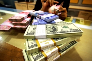 Saat Rupiah Terus Melemah, Harga-Harga Bersiap Menghajar Kantong Rakyat
