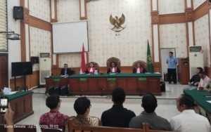 Puluhan Kamera Wartawan Soroti Panasnya Gugatan Rp25 Miliar ke Empat Media Bali 