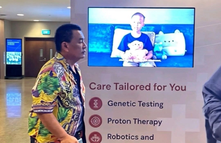 Hotman Paris Tetap Berkelas, Fashionable Meski Jalani Pemulihan Kesehatan