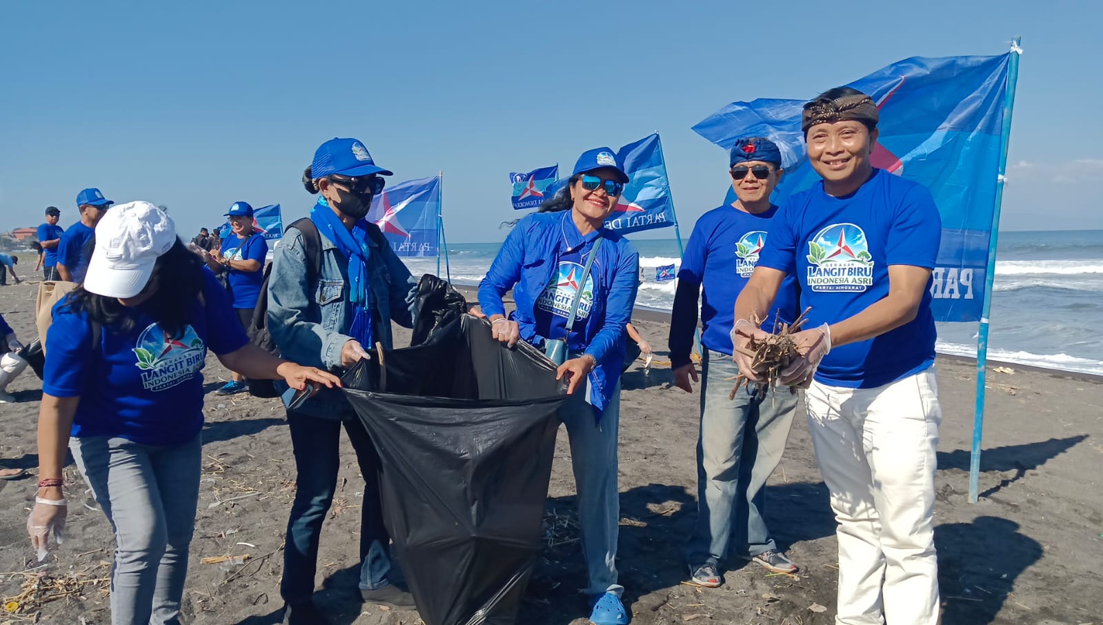 Demokrat Bali Lepas 300 Tukik dan Bersihkan Pantai Lembeng, Perkuat Gerakan Langit Biru Indonesia Asri