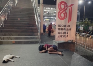 Indonesia Dibilang Makmur, Anak Kecil Masih Tidur di Jalan! Slogan Belaka?