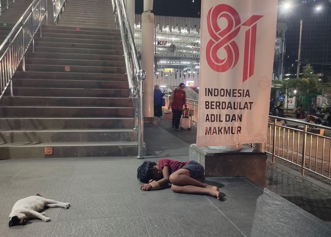 Indonesia Dibilang Makmur, Anak Kecil Masih Tidur di Jalan! Slogan Belaka?