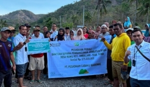 Pegadaian Salurkan Rp275 Juta untuk Bangun Jembatan Raba Sa’u di Desa Mawu