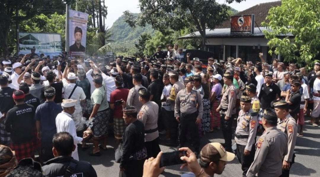 Dua Kelompok di Bugbug Karangasem Bentrok Saat Pecaruan, Polisi Turunkan 258 Personel